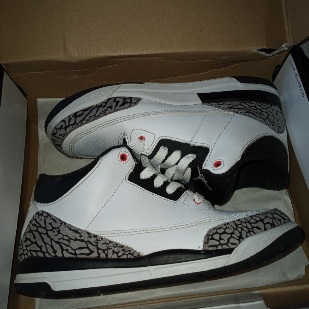 Jordan Retro 3 size 3y